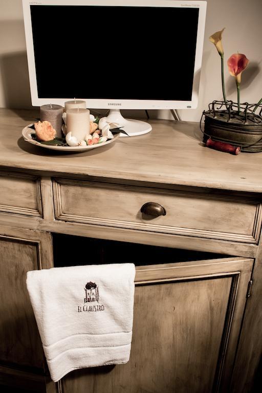 ألتامورا Il Claustro - Bed And Breakfast الغرفة الصورة